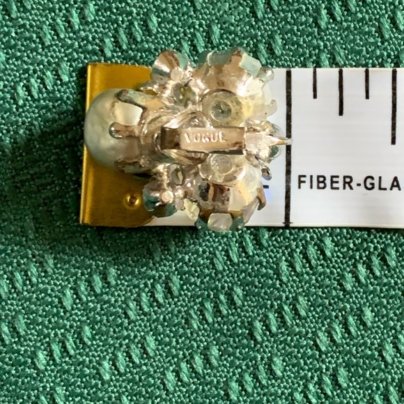 Vintage Vogue 1950s Cluster Earrings Clip On Green Rhinestone with Crystal Beads - Picture 9 of 9